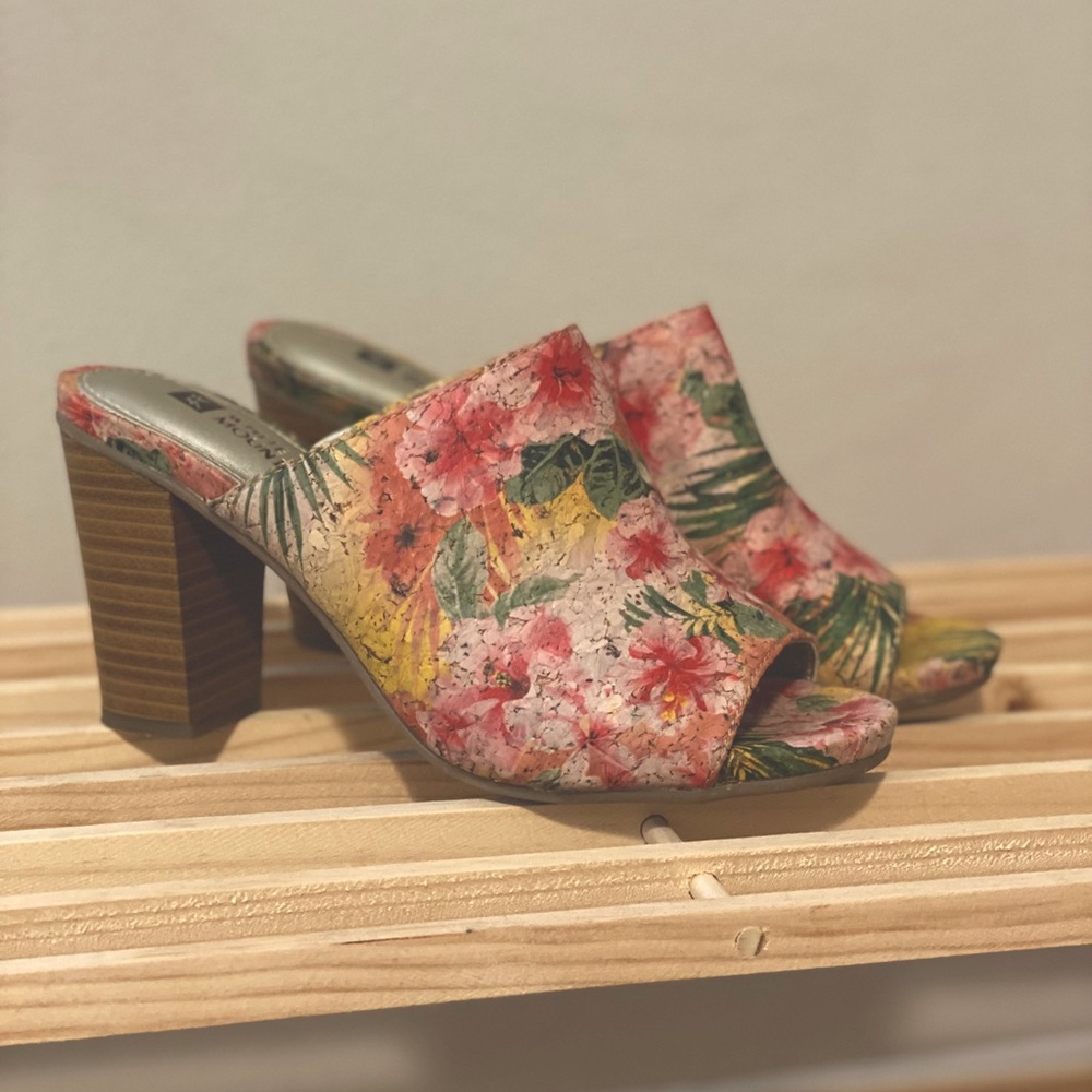 Woman’s high sandal